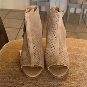 Brash heels NWT